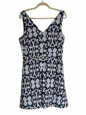 Gap 100% Linen Navy and White Fit and Flare Dress